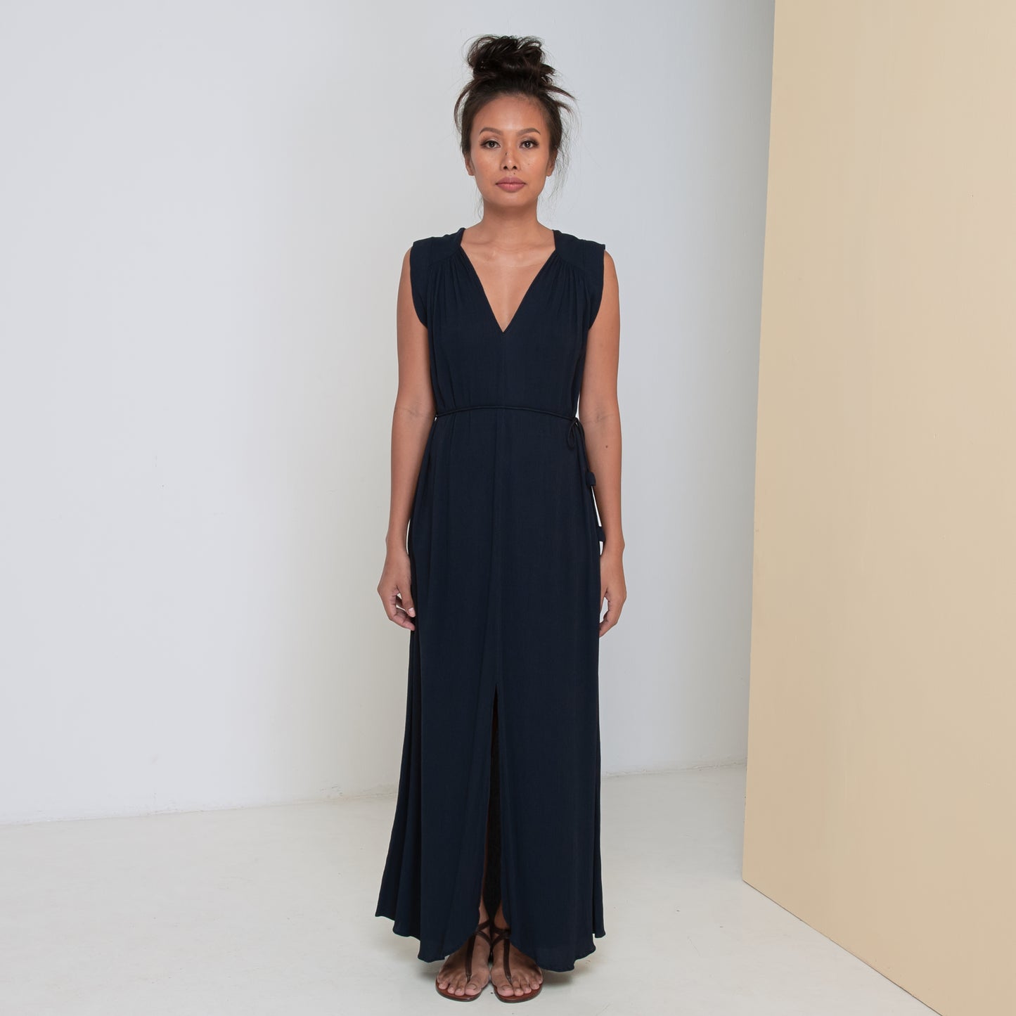 TRANSIT SLEEVELESS LONG DRESS - Crinkled Rayon | Midnight Blue