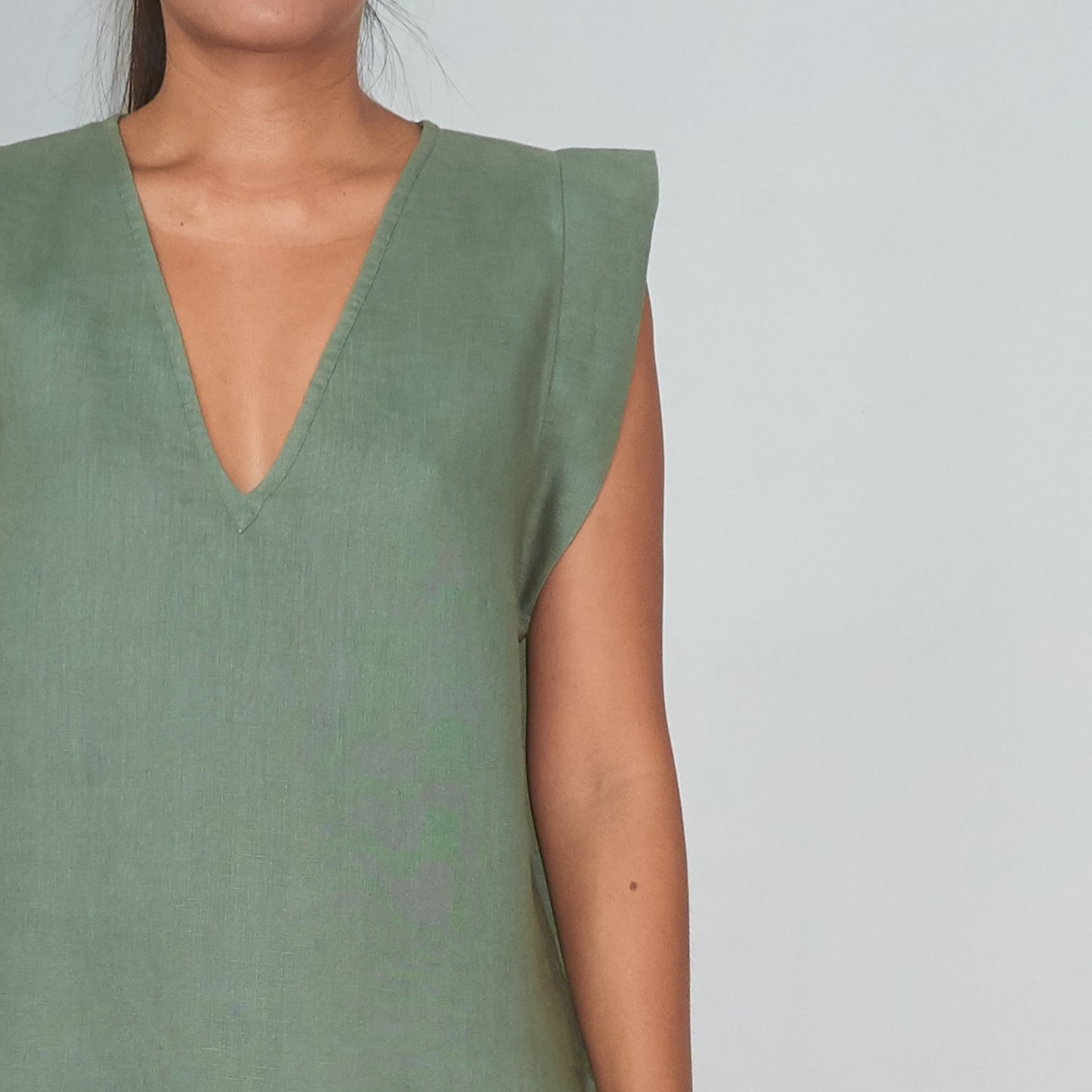 TEE VS TOP - Linen | Light Olive Green