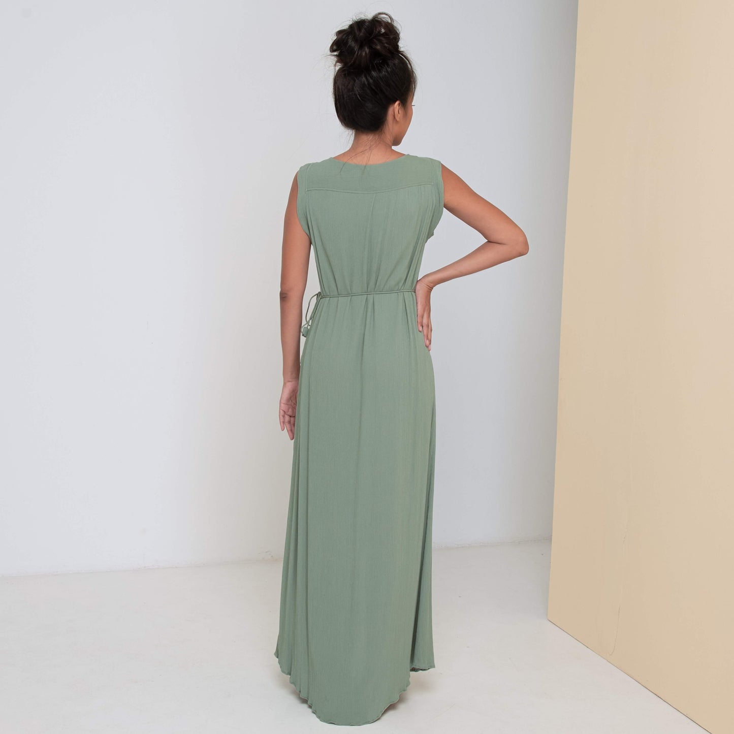 TRANSIT SLEEVELESS LONG DRESS - Crinkled Rayon | Light Olive Green
